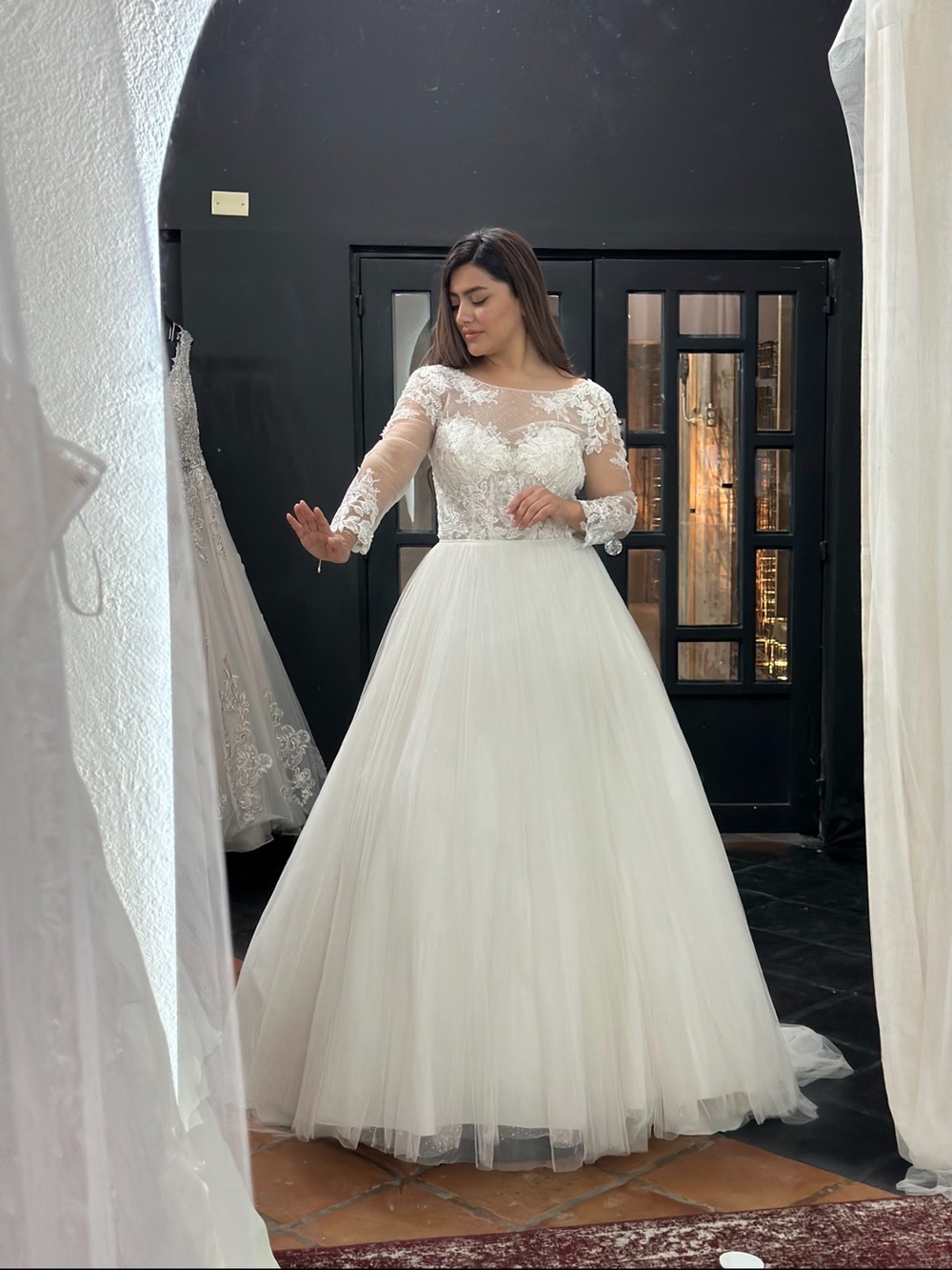 Elegant White Lace Long-Sleeve Ball Gown Wedding Dress